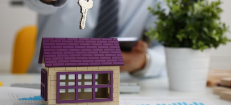 si può vendere casa con l'inquilino dentro?