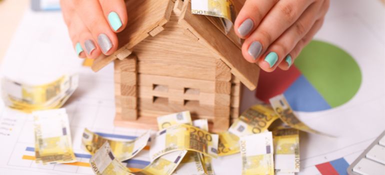 tenere i soldi in casa è legale?