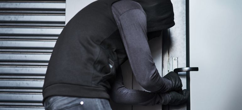 chi può entrare in proprietà privata violazione di domicilio reato