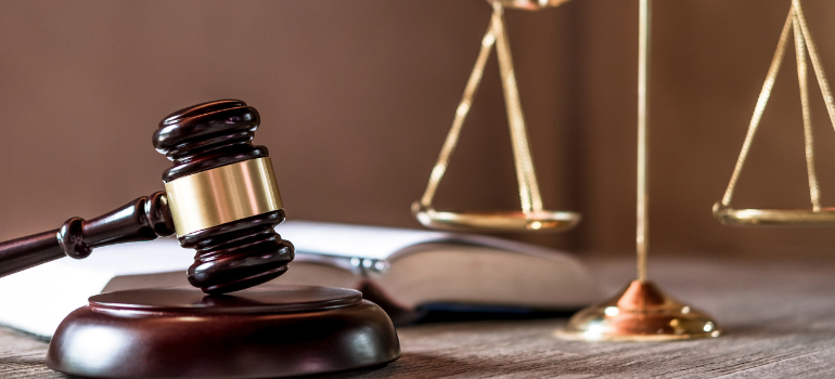 differenza tra procura e tribunale