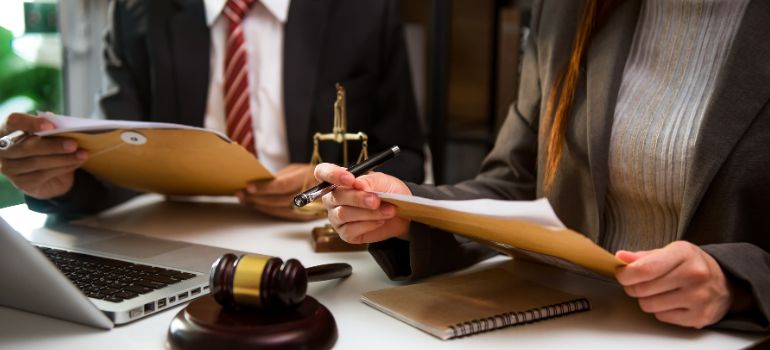 differenza tra procura e tribunale