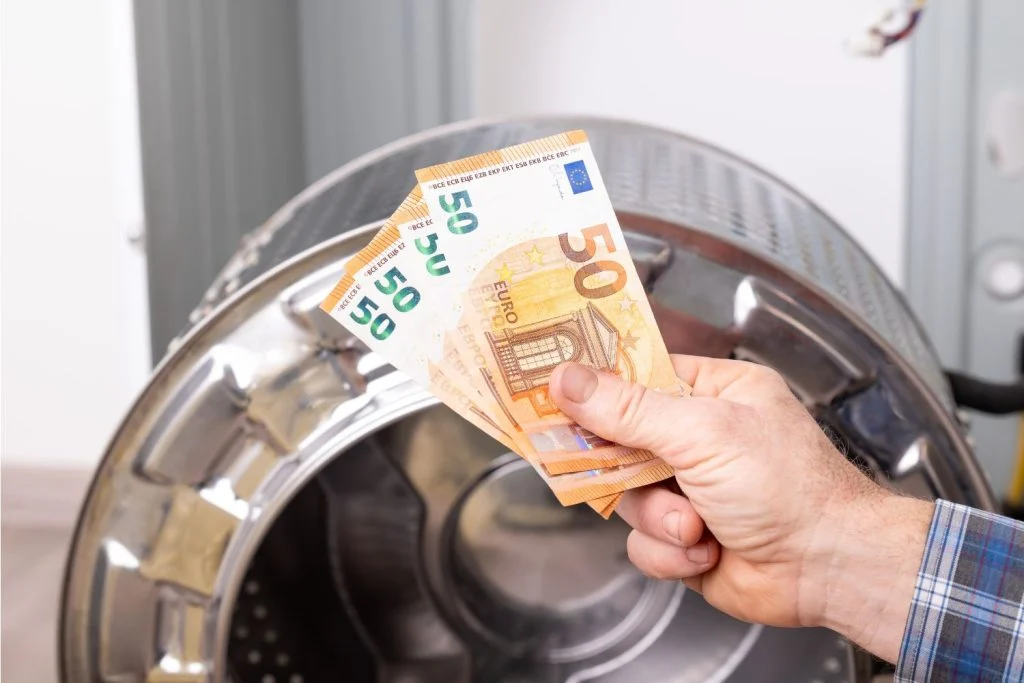 reato di riciclaggio in cosa consiste