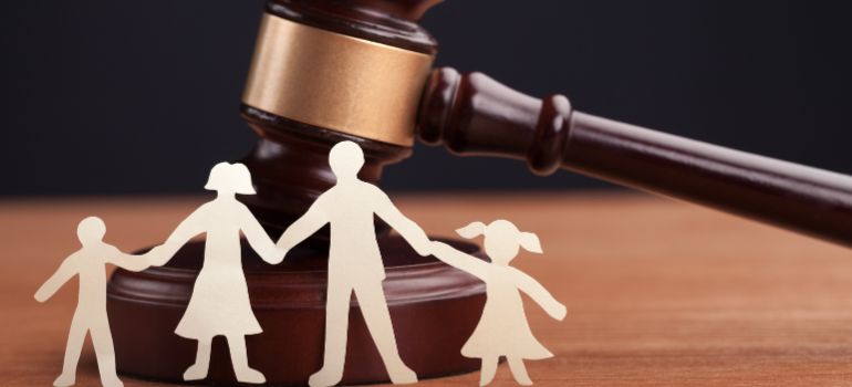 come si fa una segnalazione al tribunale per i minorenni