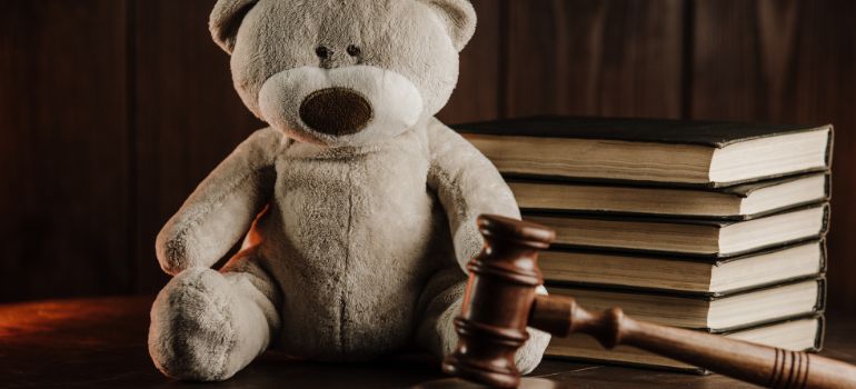 cosa fa il tribunale per i minorenni