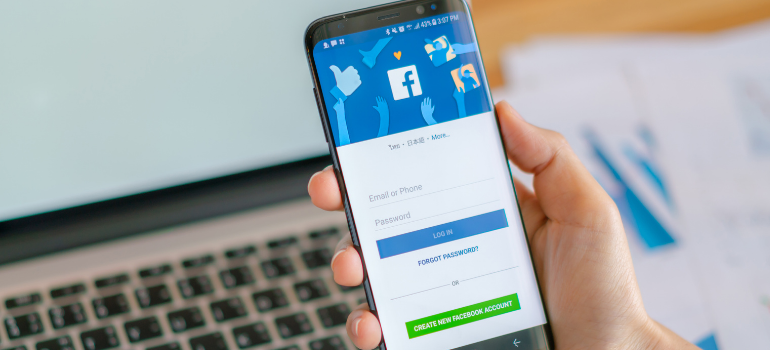 commenti offensivi facebook