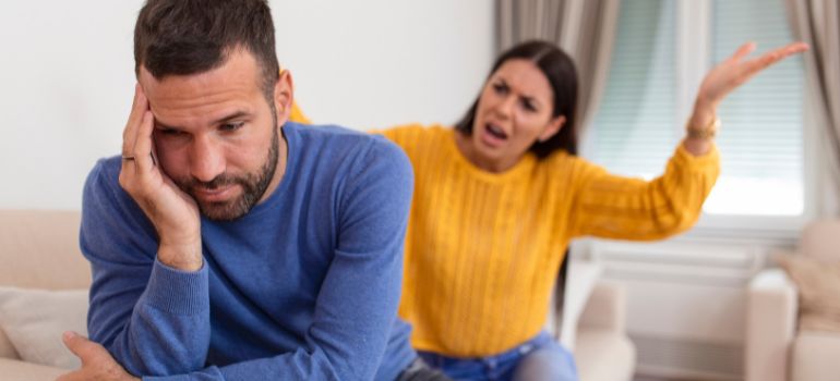 chi tradisce deve lasciare la casa