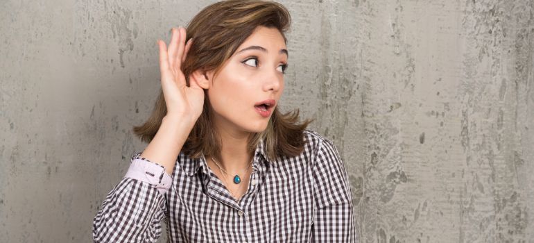 origliare una conversazione