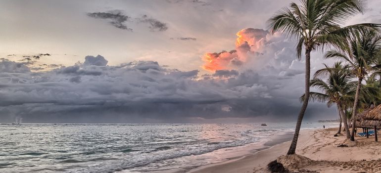 dormire in spiaggia quando non è lecito