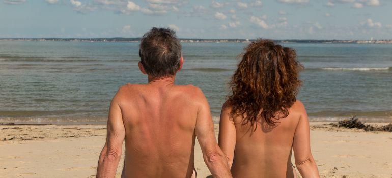 atti contrari alla pubblica decenza