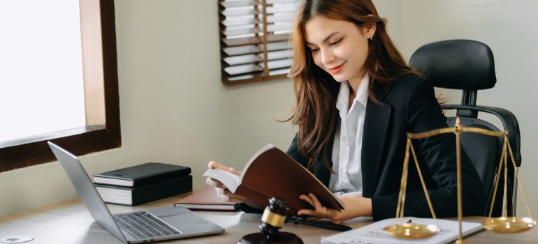 divario stipendio avvocato uomo donna