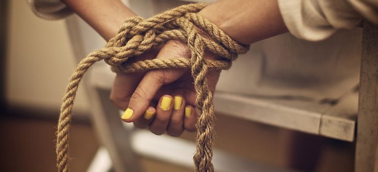 Bondage: cos'è e cosa prevede la legge italiana