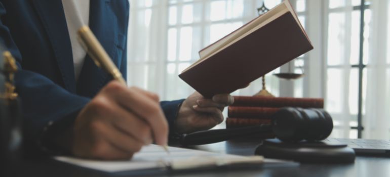 consulente legale esperto in crisi di impresa
