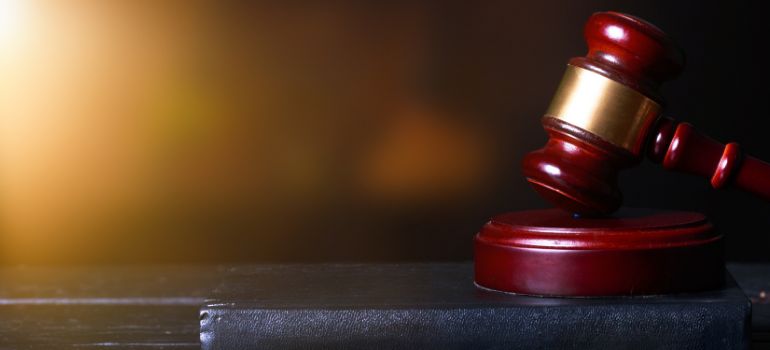 falsa testimonianza reato pena procedibilità