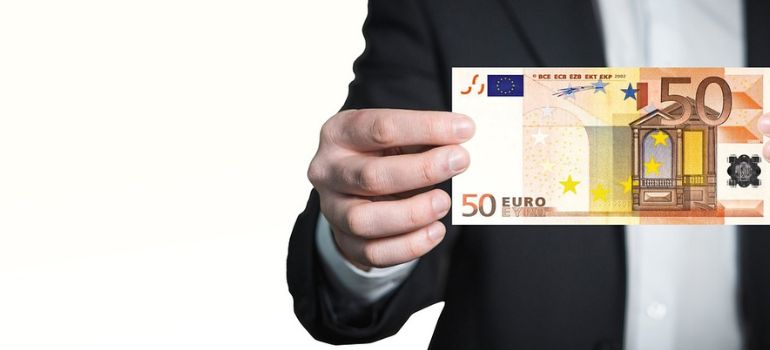 fare un regalo in denaro è legale