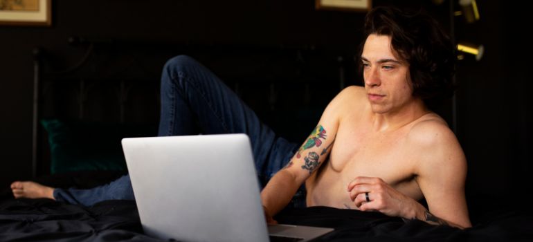 pornografia reato dove