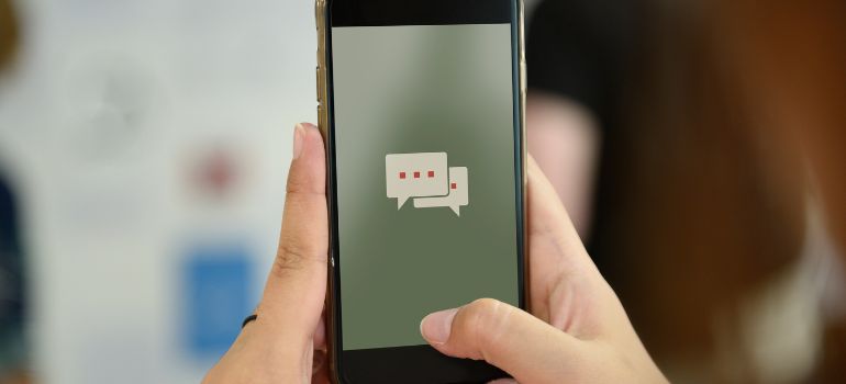 spiare whatsapp violazione privacy
