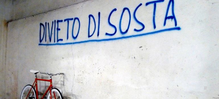 divieto di sosta multe sanzioni importi differenza con la fermata