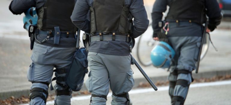 codici identificati agenti di polizia. in quali stati sono in vigore