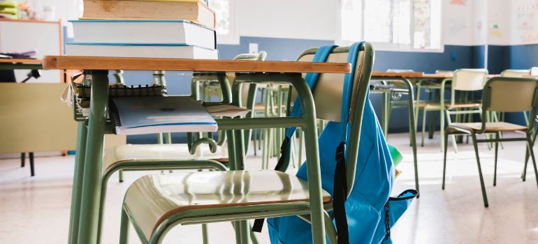 crocifisso nelle aule scolastiche è obblogatorio?