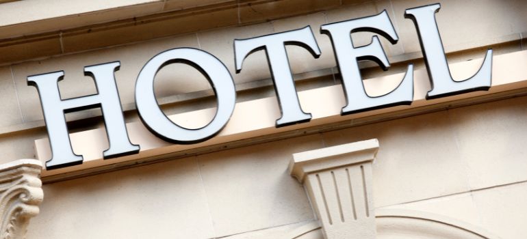 inadempimento albergatore cosa succede risarcimento cliente