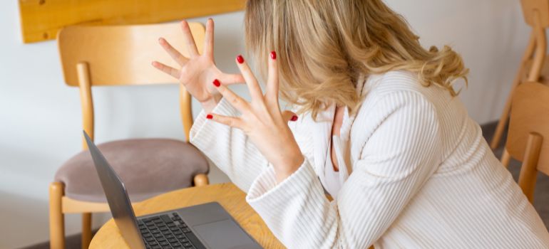 reato di diffamazione online quando si configura