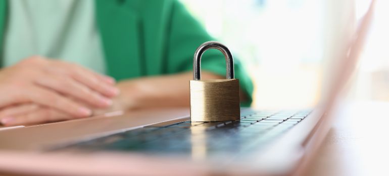 condannato per accesso abusivo a sistema informatico
