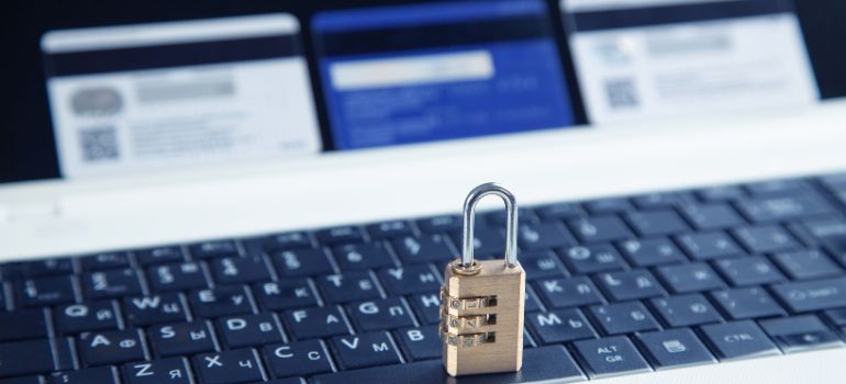 reato di accesso abusivo a sistema informatico