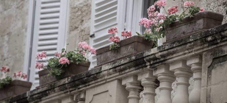 vicini sporcano il mio balcone come fare denuncia