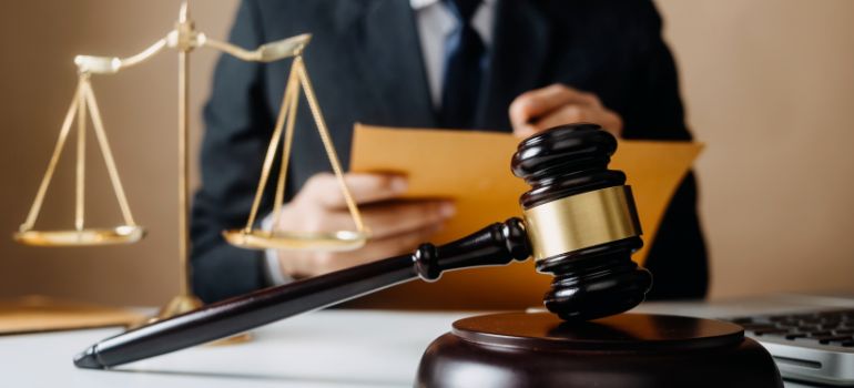 l'avvocato può rinunciare al mandato