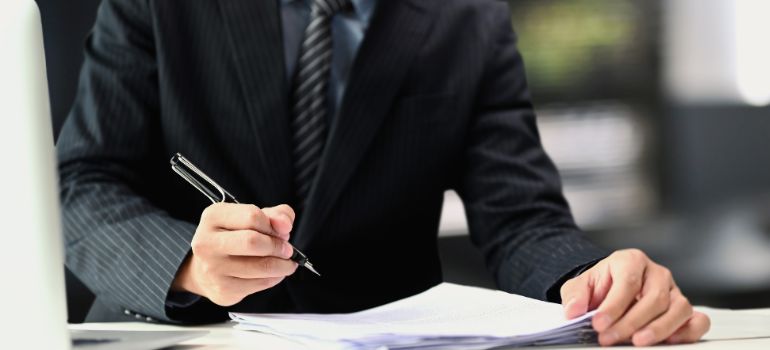 chi deve pagare le spese legali liquidate in sentenza