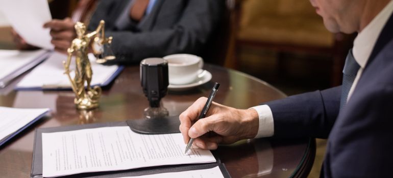 conflitto di interessi avvocato ex cliente