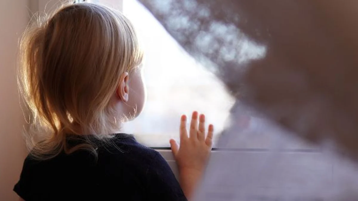 a che età si possono lasciare i figli in casa da soli