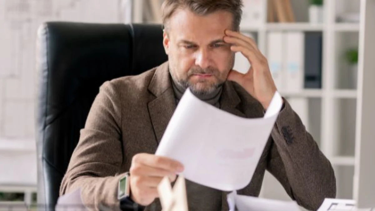 Qual è la pena penale per chi emette fatture false