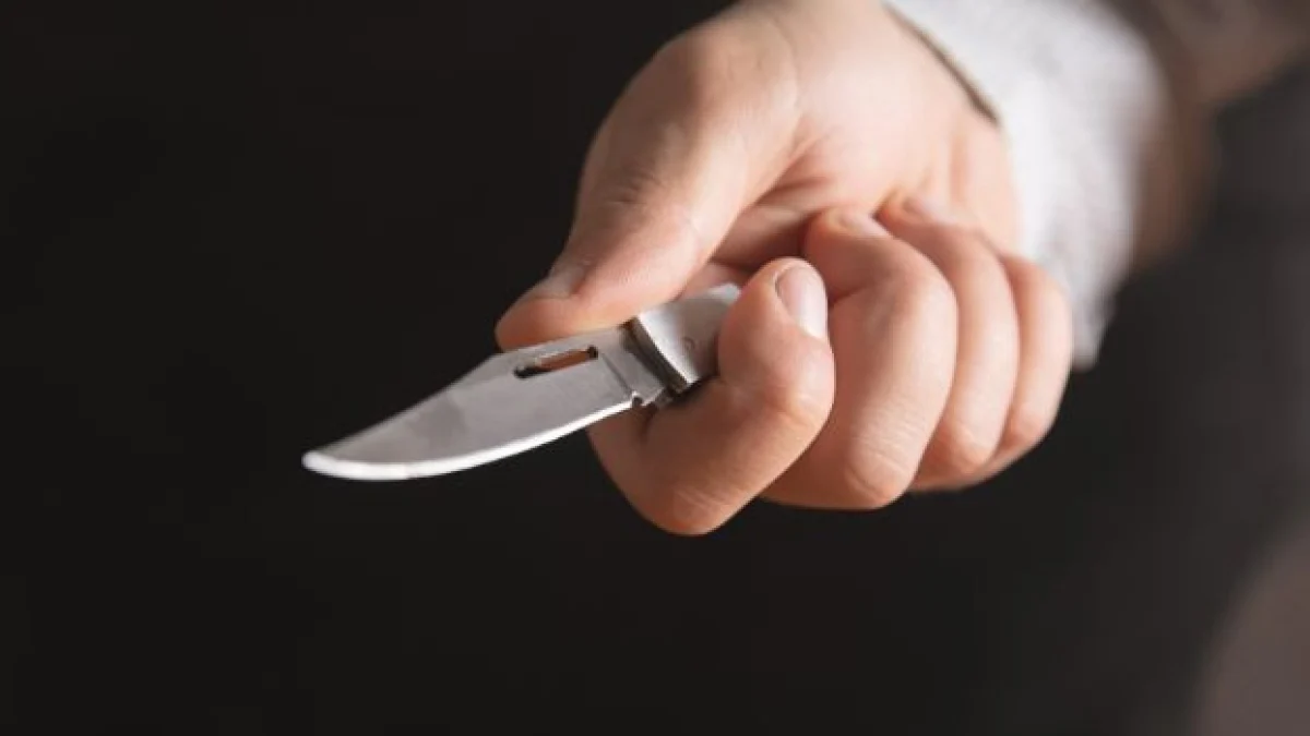 cosa succede se ti fermano con un coltello