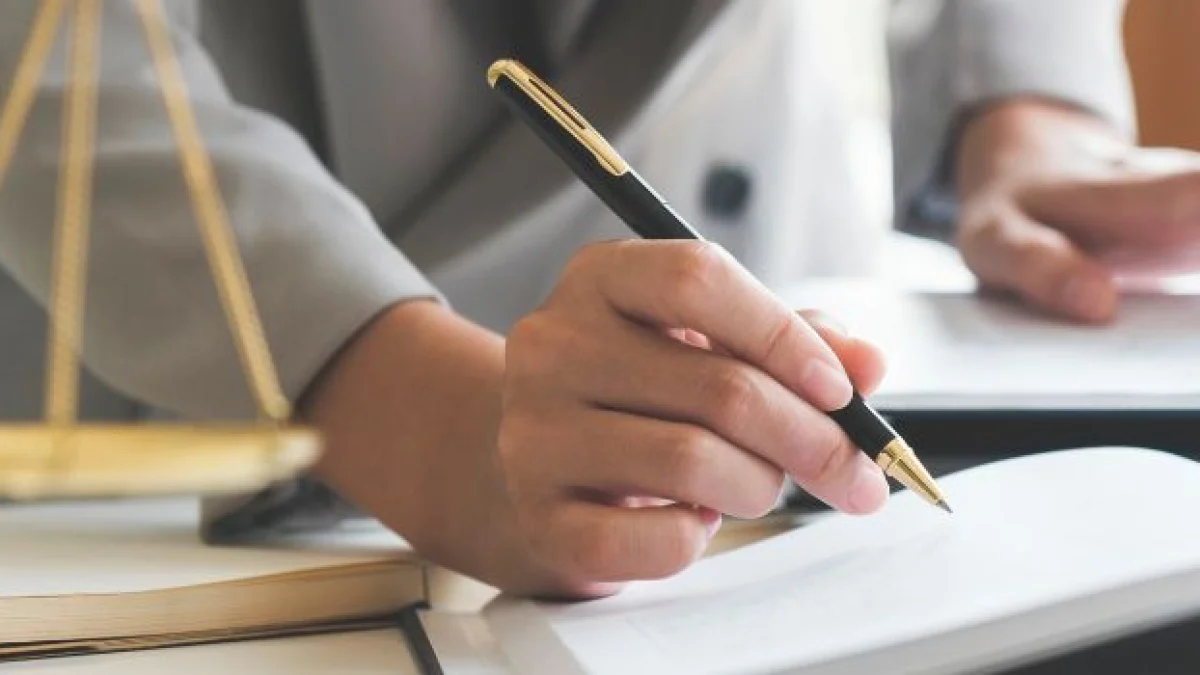 fare una denuncia con l'aiuto di un avvocato