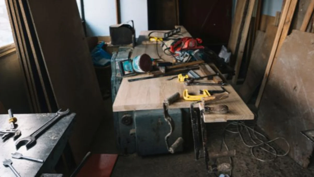 rifiuti soffitta condominiale chi li toglie